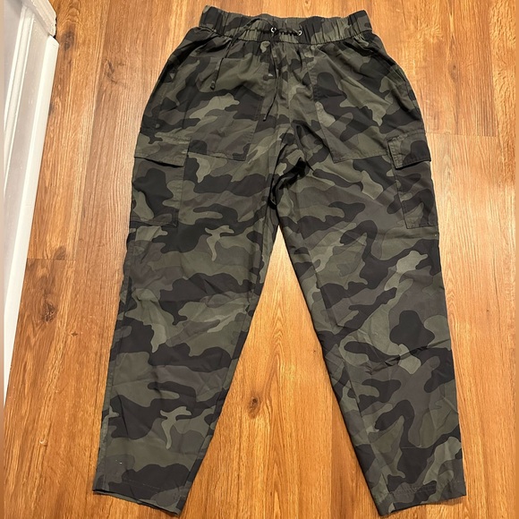 Old navy Active Wear Capris (set of 2) - Picture 2 of 5
